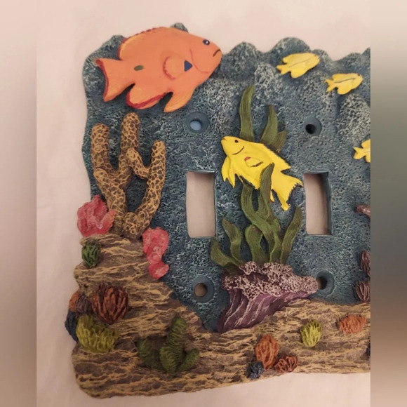 Figi Graphics 3D Hand painted Tropical Fish Light Switch Plate - Picture 2 of 6